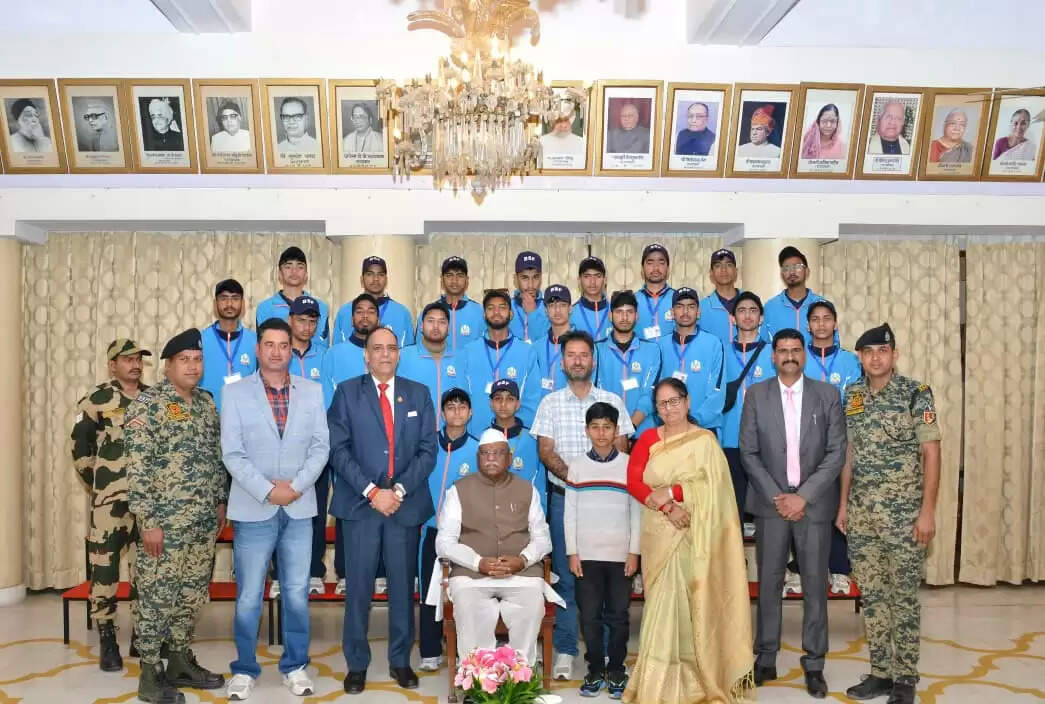 राज्यपाल बागडे से कश्मीर के 25 विद्यार्थियों ने की मुलाकात