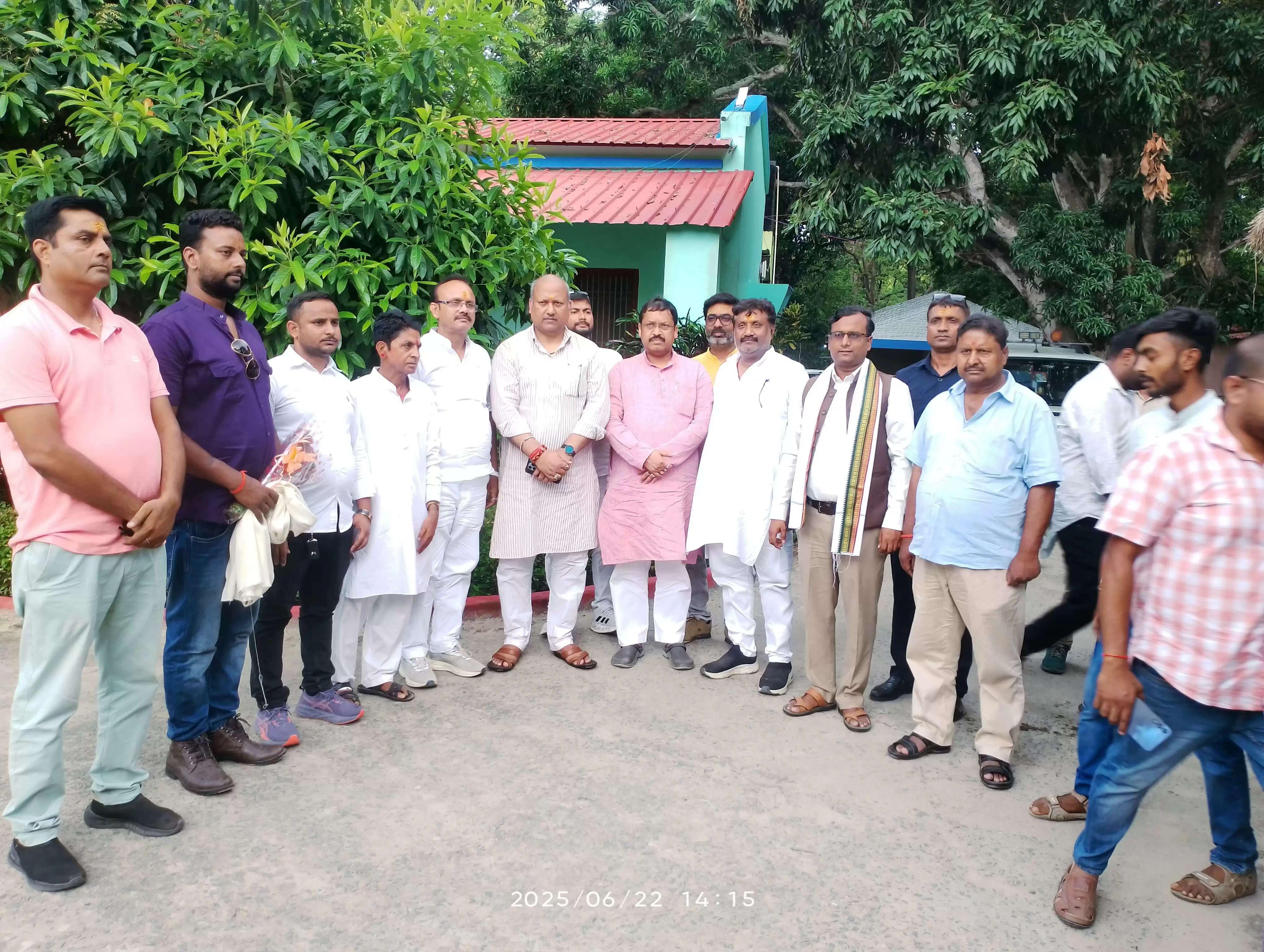 नेपाल में मधेश प्रदेश के मुख्यमंत्री दो दिवसीय यात्रा पर पहुंचे बिहार के वाल्मीकि नगर