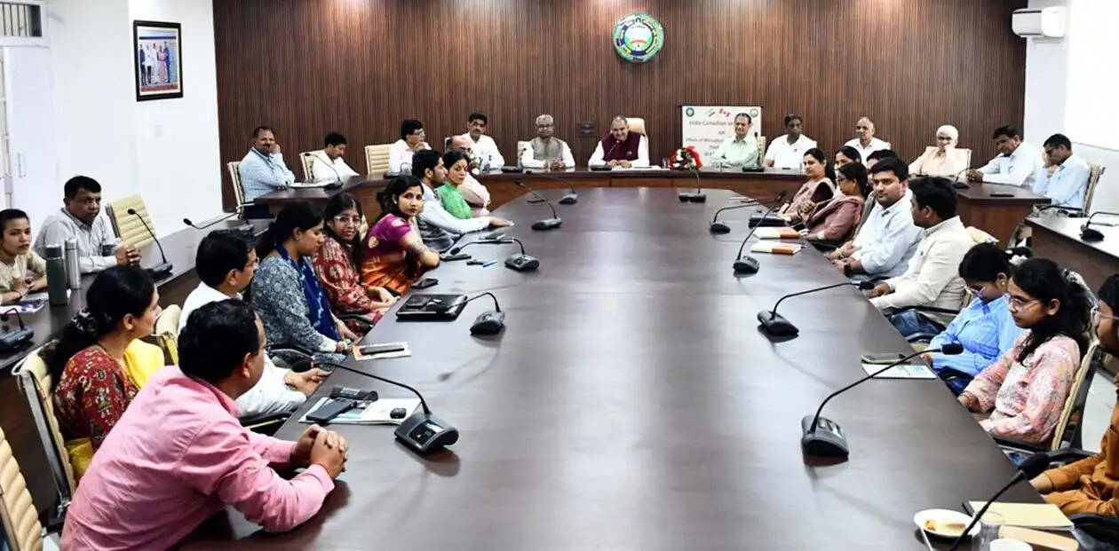 हिसार : प्लास्टिक का इस्तेमाल स्वास्थ्य के लिए हानिकारक, कम से कम करें उपयोग : प्रो. बीआर कम्बोज