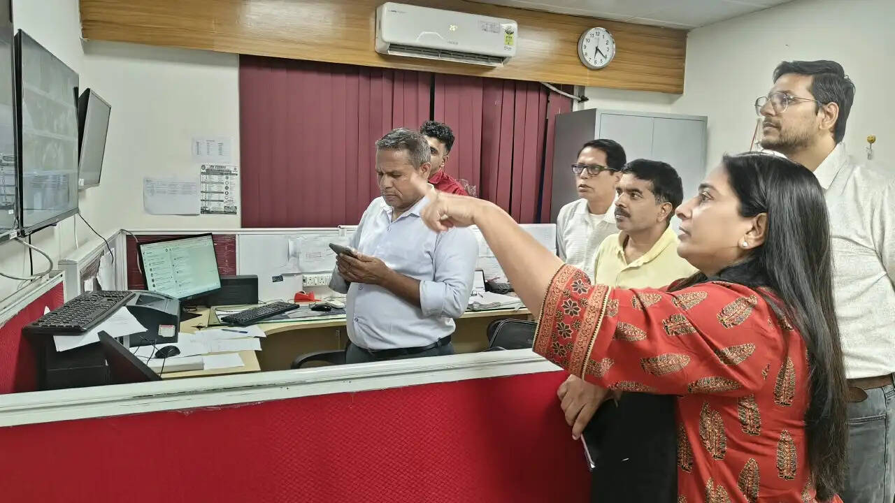 यात्रियों की सुरक्षित, संरक्षित एवं सुगम यात्रा सुनिश्चित करने के लिए प्रतिबद्ध है मुरादाबाद मंडल रेल : विनीता श्रीवास्तव