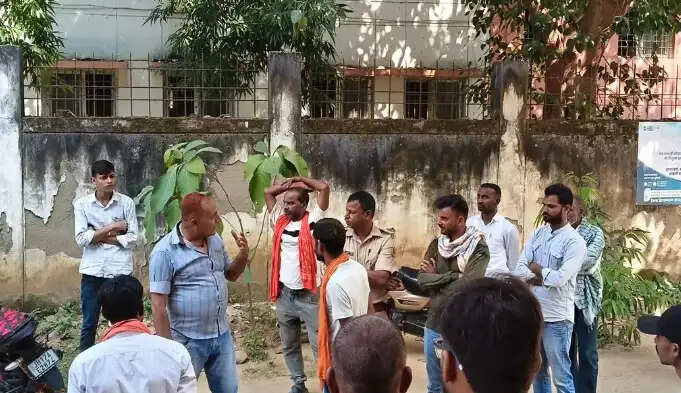 हाइवा और ई-रिक्शा में भिड़ंत, टोटो चालक की मौत, छह यात्री घायल