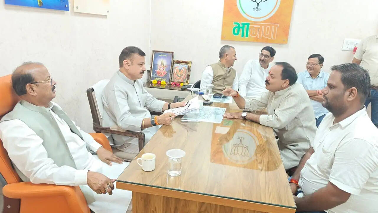 मंत्री राव उदय प्रताप सिंह एवं दिलीप जायसवाल ने भाजपा प्रदेश कार्यालय में सुनीं जनसमस्याएं, त्वरित निराकरण के दिए निर्देश