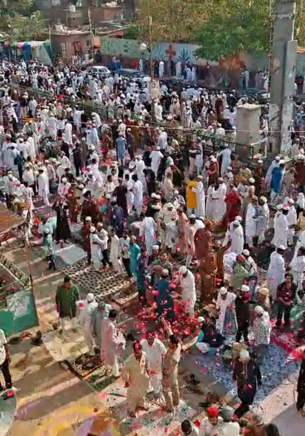 ईद-उल-फितर पर जामा मस्जिद और ईदगाह में उमड़ा जनसैलाब