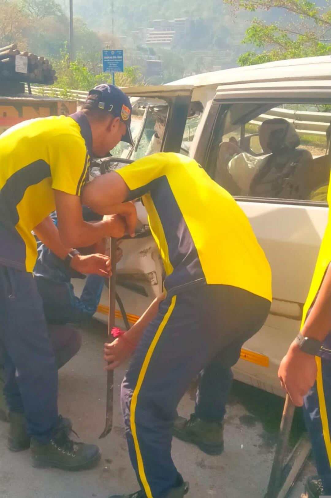 सड़क दुर्घटना में महिला की मौत, सात घायल