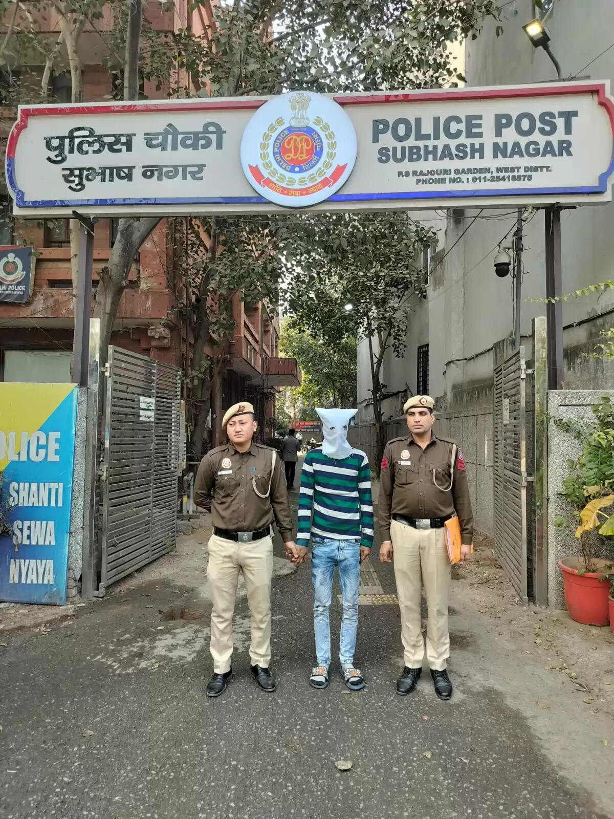चोरी के मामले में आरोपित गिरफ्तार