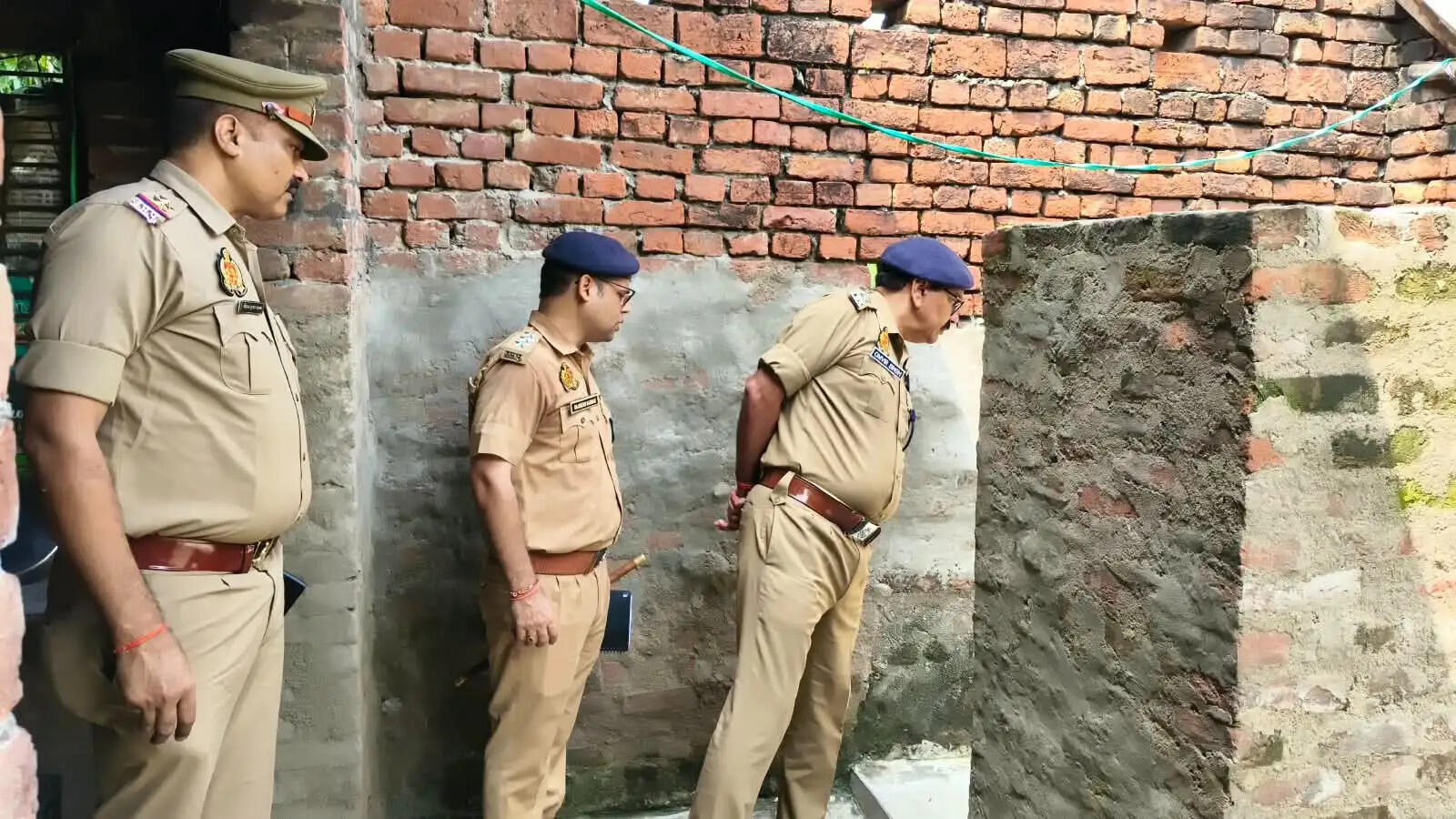 बलिया : मां-बेटी की हत्या, घटना के बाद साक्ष्य मिटाने का प्रयास
