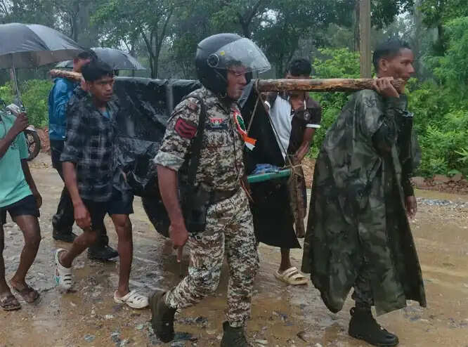 सुरक्षा ड्यूटी से लौटते समय डीआरजी जवानों ने मरीज को पहुंचाया सीआरपीएफ अस्पताल