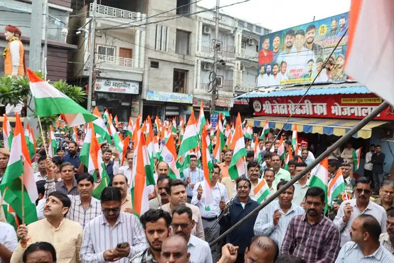 सीहोर में निकली भव्य तिरंगा रैली, देशभक्ति के नारों से सराबोर हुआ नगर