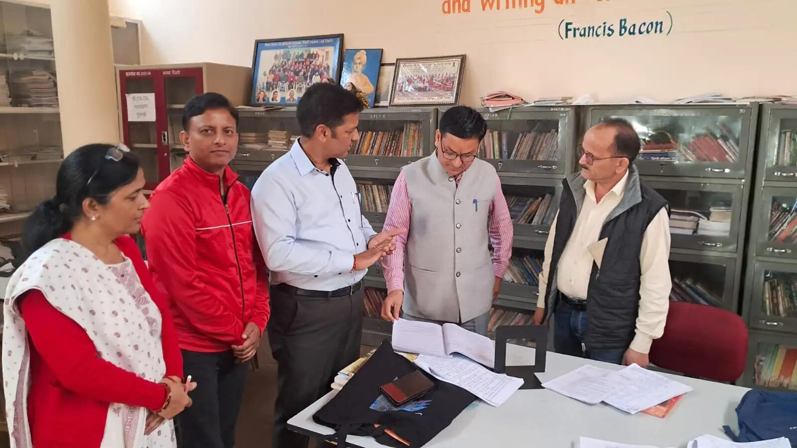 विपरीत परिस्थितियों के बावजूद छात्र हित में कार्य करें शिक्षकः एडीएम
