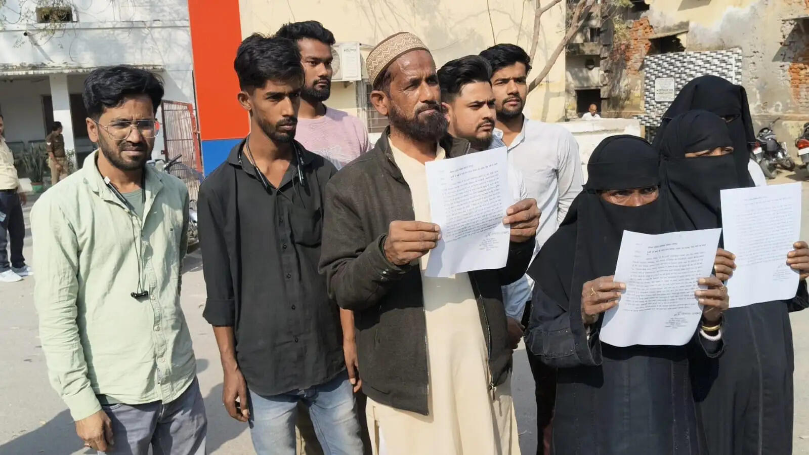 चेयरमैन के प्रतिनिधि समेत तीन पर मुकदमा दर्ज