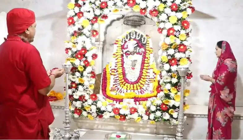 उपमुख्यमंत्री दीया कुमारी ने जमुवाय माता व शिला माता मंदिर में की पूजा—अर्चना