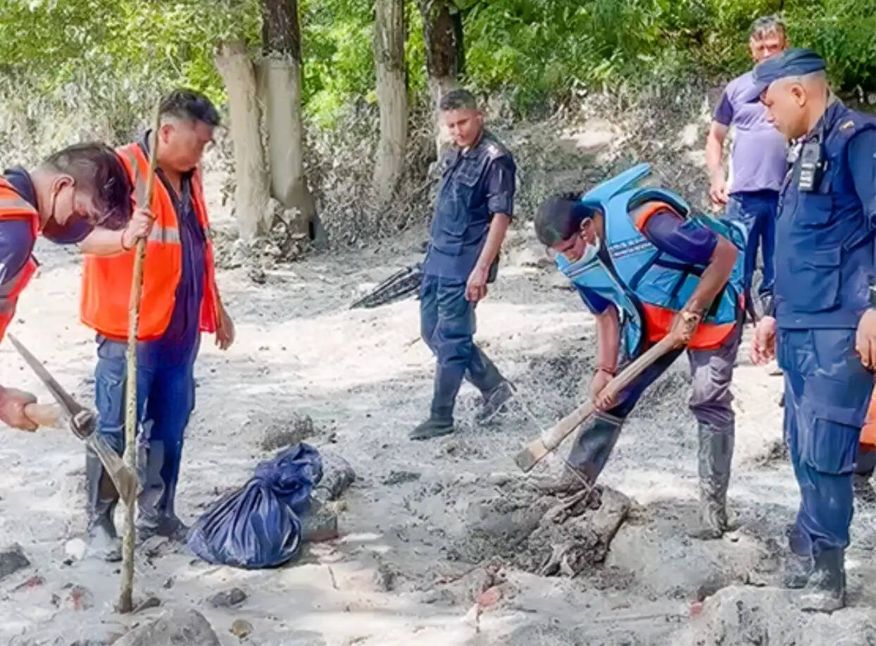 नेपाल में जलप्रलय का दंश- अब तक&nbsp;724 शव मिले, मात्र 22 की पहचान