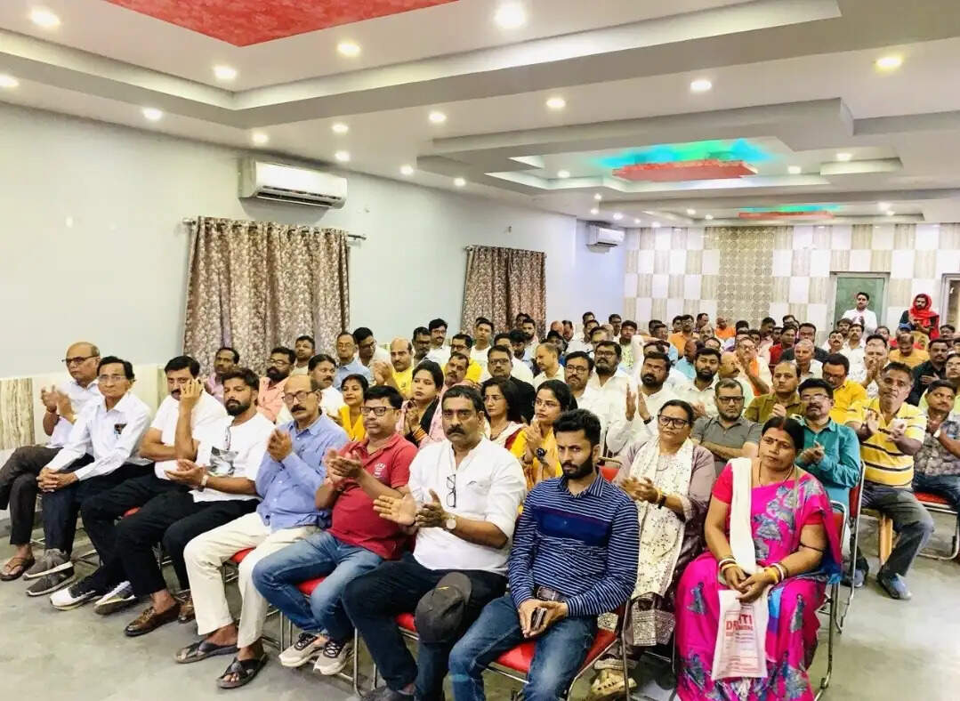 रेल यात्री संघर्ष समिति के बैनर तले आगे बढ़ेगा आंदोलन, शिवशंकर सिंह बने संयोजक