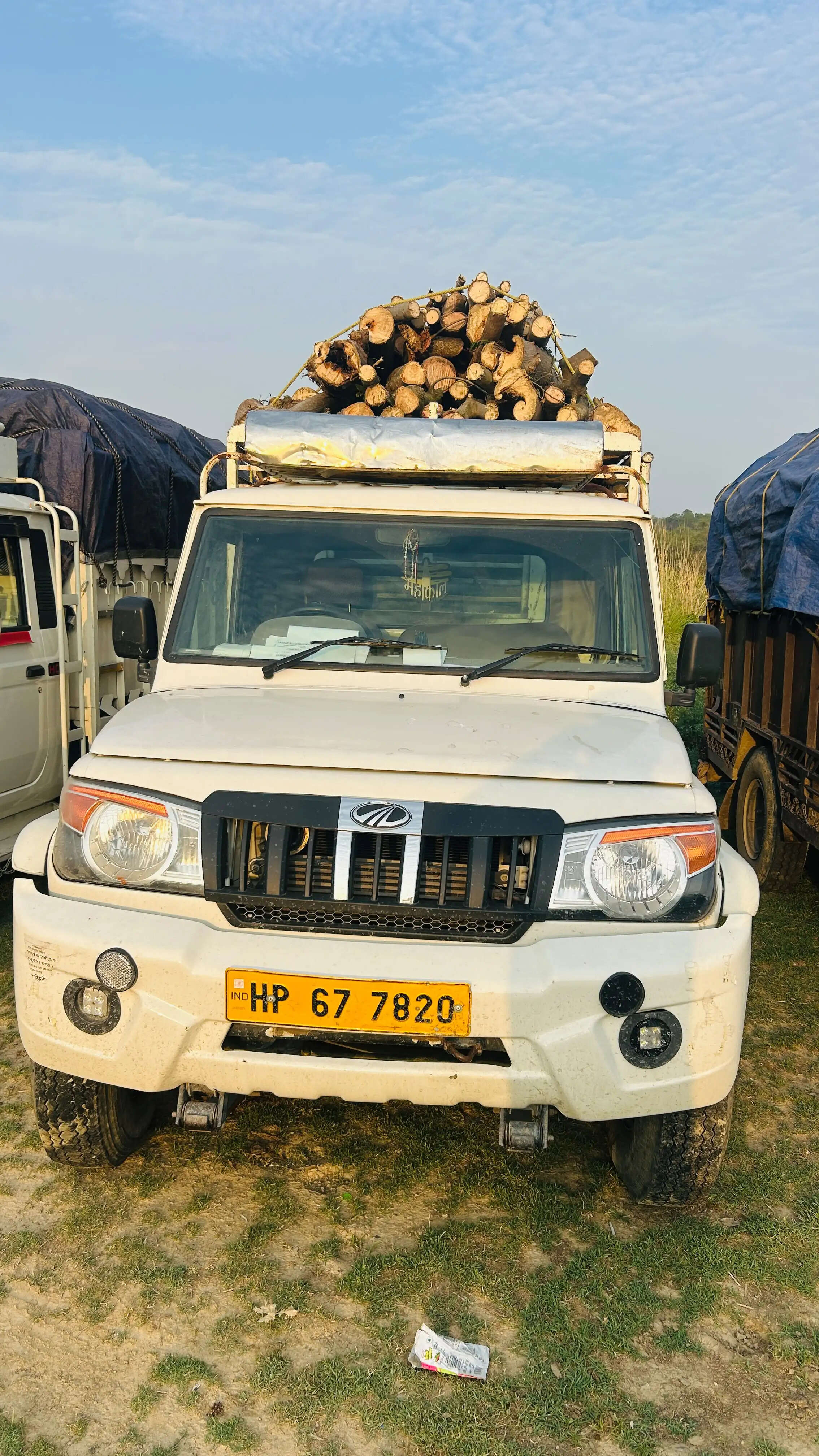 वन विभाग ऊना की बड़ी कार्रवाई, रात भर चले सर्च ऑपरेशन में अवैध लकड़ी से लदे 10 वाहन जब्त