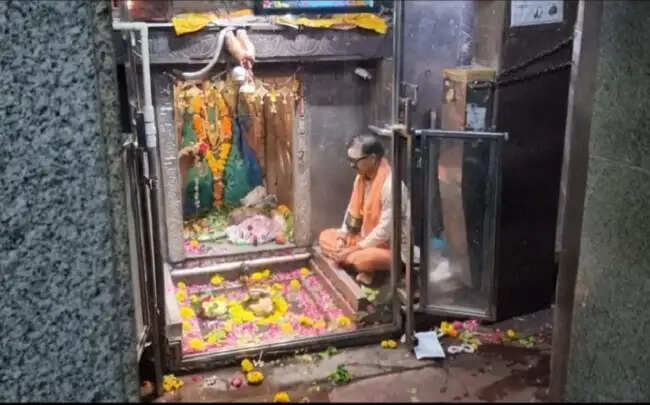 ओंकारेश्वर ज्योतिर्लिंग में नई दर्शन व्यवस्था लागू, अब 10 फीट दूर से होंगे सुलभ दर्शन