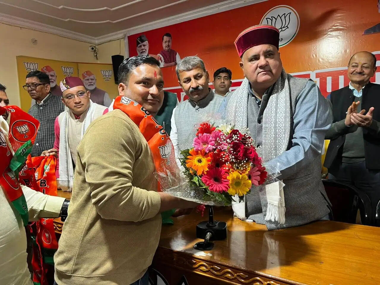 महेंद्र भट्ट की मौजूदगी में कई जनप्रतिनिधि भाजपा में शामिल