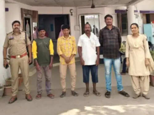 वन्य जीव कछुआ के साथ तीन आरोपित गिरफ्तार