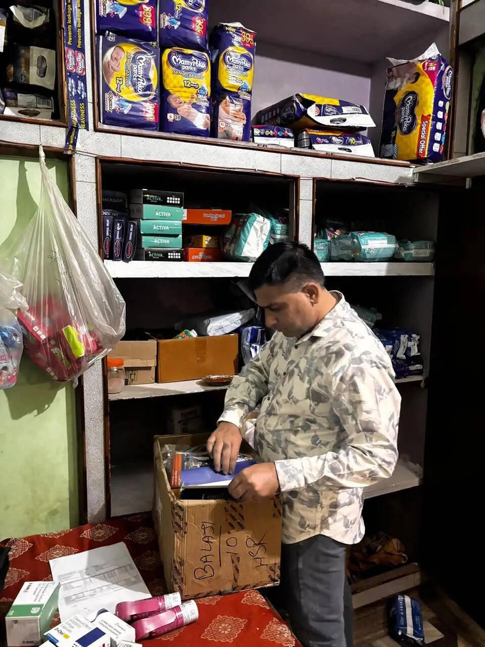 हिसार : नशीली दवाइयों के अवैध कारोबार पर पुलिस का शिकंजा, आठ मेडिकल स्टोरों पर संयुक्त छापेमारी
