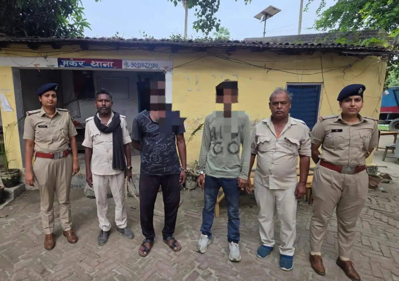 मकेर में सारण पुलिस ने दो अंतर्राज्यीय शराब तस्कर को किया गिरफ्तार