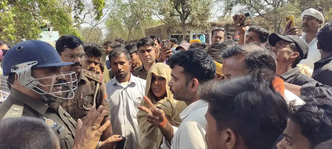 वाहन की टक्कर से दूधिया की मौत, ग्रामीणों ने लगाया जाम