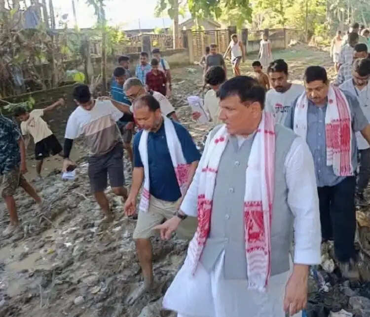 असम बाढ़ को राष्ट्रीय आपदा घोषित करने की आआपा की मांग