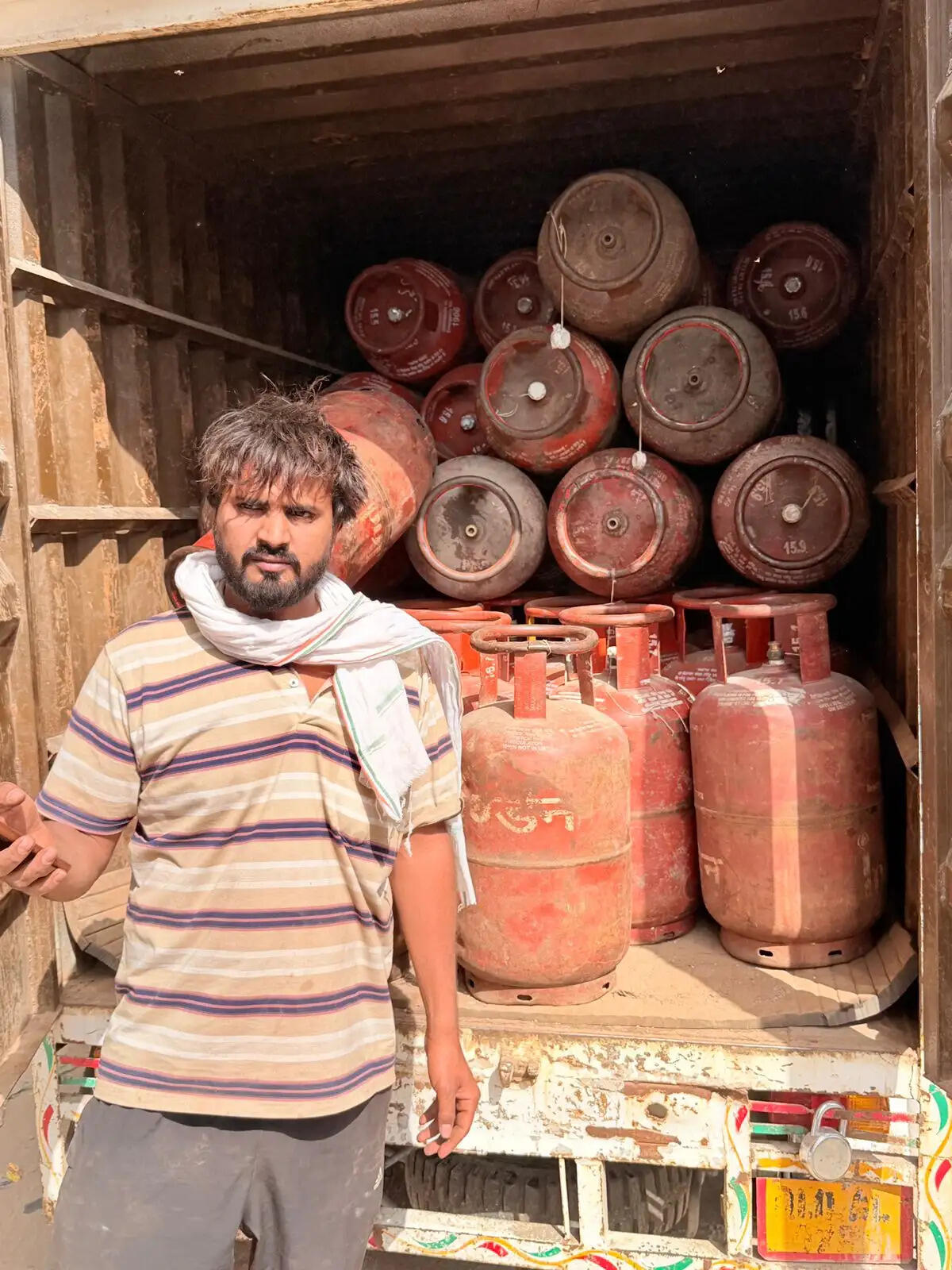 जामिया नगर पुलिस की बड़ी कार्रवाई: अवैध एलपीजी कारोबार का भंडाफोड़, 62 सिलेंडर बरामद, एक गिरफ्तार