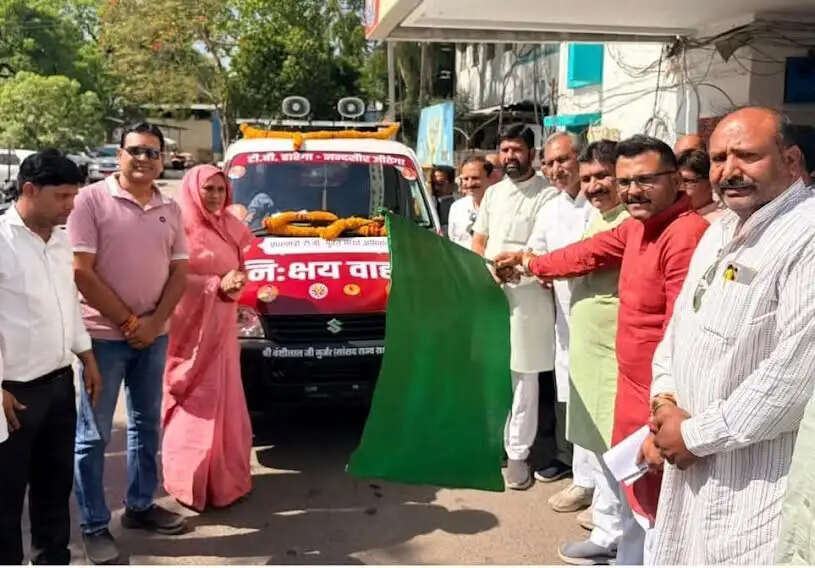 मंदसौरः राज्यसभा सांसद की सांसद निधि से प्रदत्त निक्षय वाहन का लोकार्पण