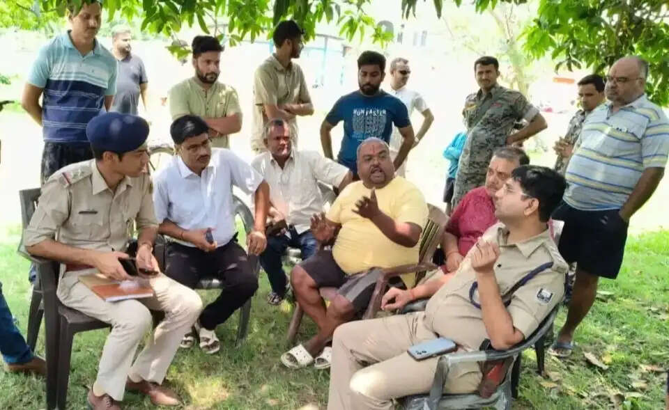 मंदिर में चोरी, छानबीन में जुटी पुलिस