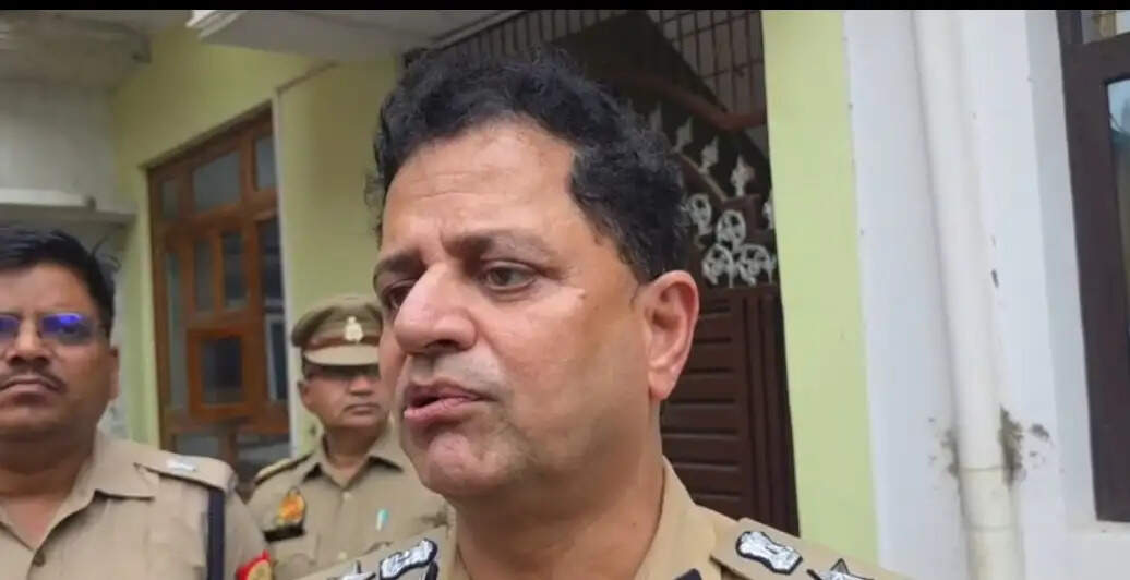 लखनऊ : छात्रा की हत्या, आरोपित क्लासमेट भी मिला घायल