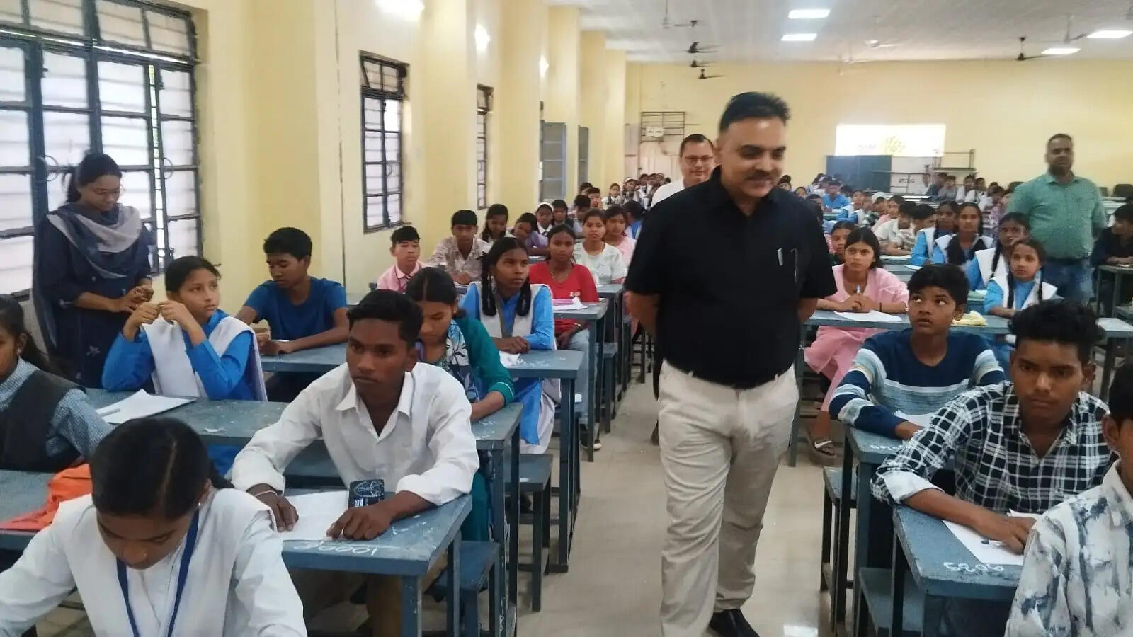 'सरगुजा 30' प्रवेश परीक्षा में ग्रामीण और वनांचल क्षेत्रों के 188 विद्यार्थियों ने दिखाया दम