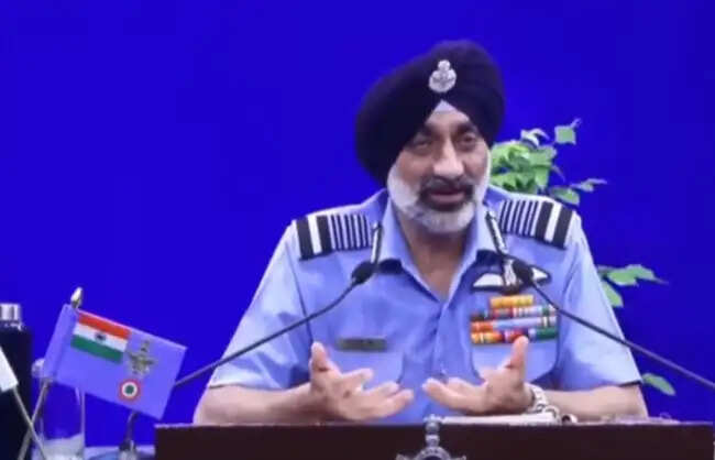 अभी तक भारत को अमेरिका से&nbsp;एफ-35 या&nbsp;रूस से सुखोई-57&nbsp;खरीदने का&nbsp;औपचारिक प्रस्ताव नहीं मिला