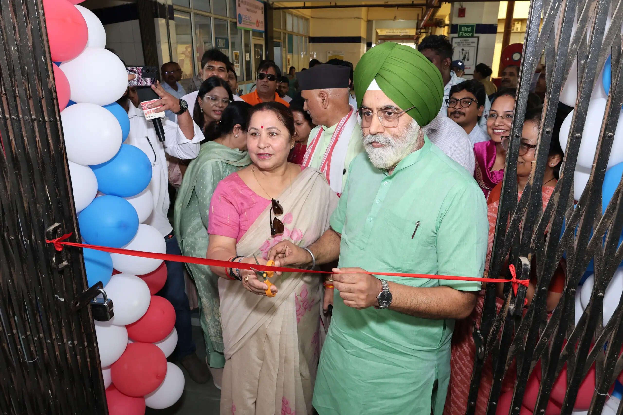 महापौर ने स्वामी दयानंद अस्पताल में अत्याधुनिक एडवांस आई केयर सेंटर का किया उद्घाटन