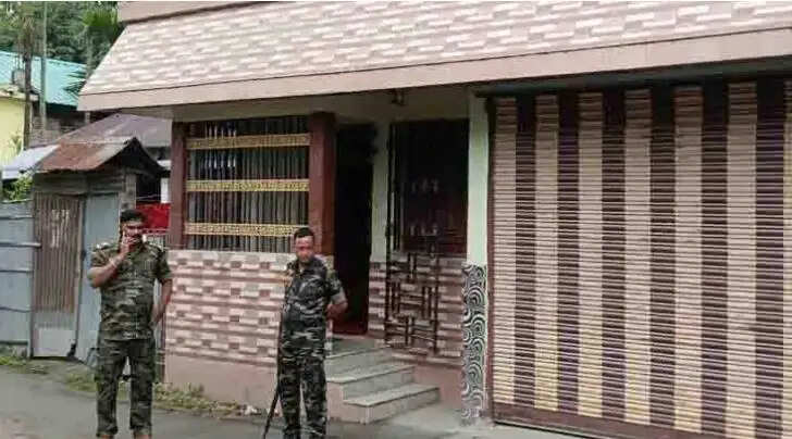 सांसद जगदीश चंद्र बर्मा बसुनिया की वापसी को लेकर सिताई में तनाव, तृणमूल कार्यालय में तोड़फोड़ के बाद आगजनी