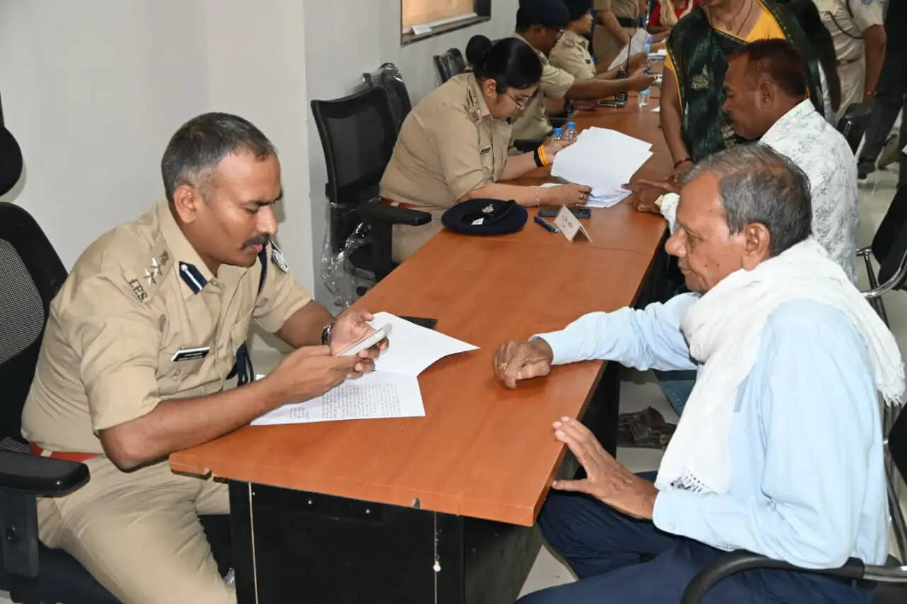 जबलपुर : एसपी की जनसुनवाई में पहुंचे साइबर और प्रॉपर्टी विवाद के मामले