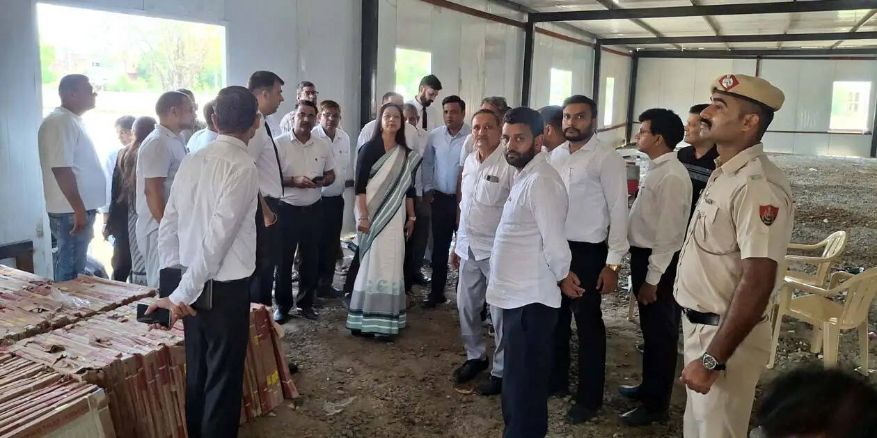 हिसार : बारिश में जलभराव पर सख्त हुई जिला सत्र न्यायाधीश, कोर्ट परिसर का निरीक्षण कर दिए निर्देश