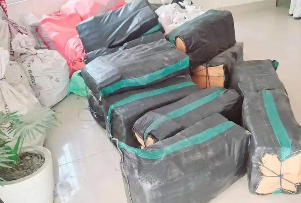 सुपौल में शराब तस्करी पर पुलिस की बड़ी कार्रवाई, सफारी गाड़ी जब्त, एक तस्कर गिरफ्तार