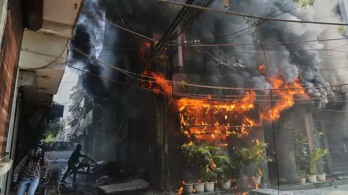 राष्ट्रपति, उपराष्ट्रपति समेत कई नेताओं ने मालवीय नगर अग्निकांड पर दुख जताया