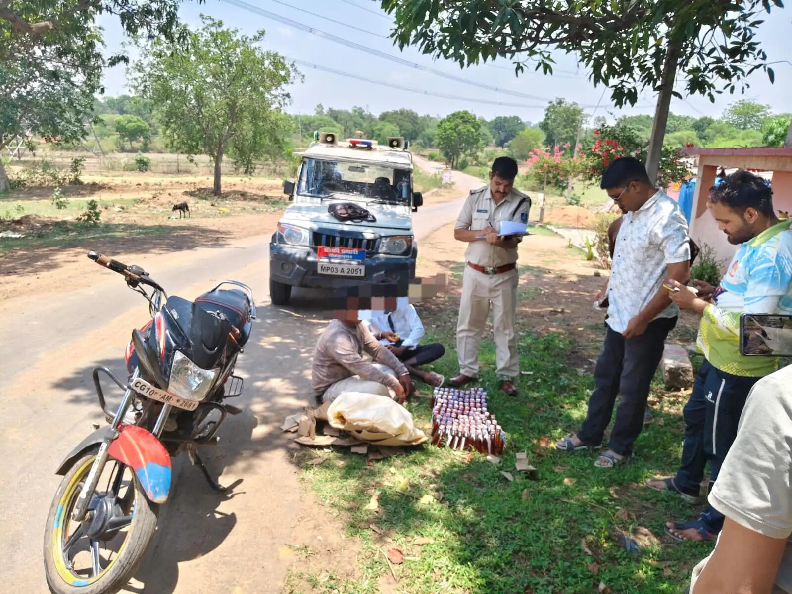 अनूपपुर: अवैध शराब से भरी जीप, बाइक एवं शराब जब्त, 4 आरोपी गिरफ्तार