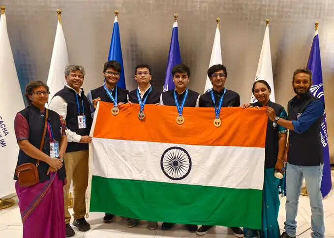 प्रधानमंत्री ने बायोलॉजी और केमिस्ट्री ओलंपियाड के भारतीय मेडल विजेताओं को दी बधाई