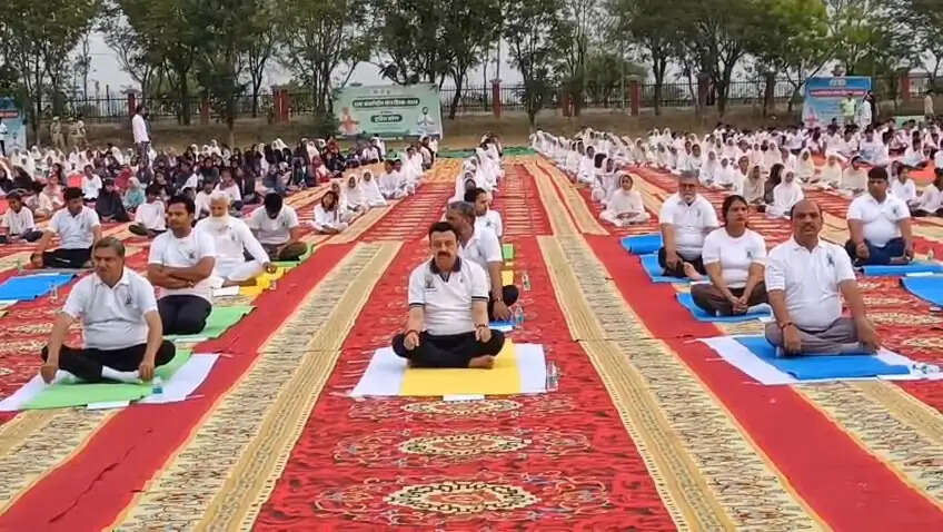 नूंह:योग को दिनचर्या का हिस्सा बनाए प्रत्येक नागरिक:राव नरबीर