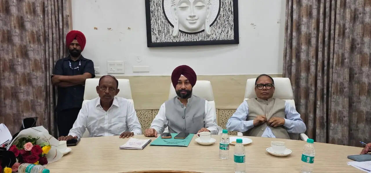 सफाई कर्मचारियों की सुरक्षा से समझौता न हो, मानकों का कड़ाई से पालन जरूरी : हरदीप सिंह गिल