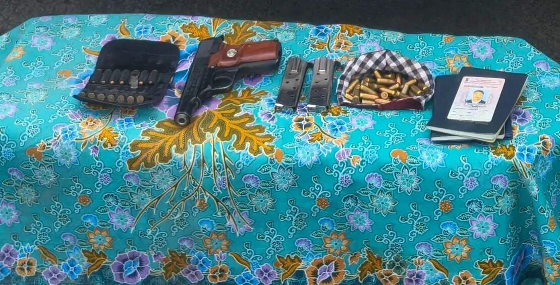 भारत-नेपाल सीमा पर हथियार के साथ धराया शख्स