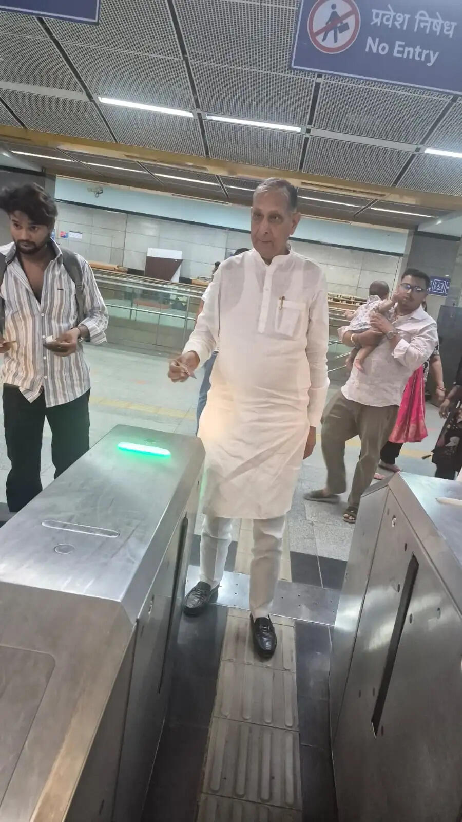 सार्वजनिक परिवहन को अपनाकर नागरिक ईंधन की बचत एवं पर्यावरण संरक्षण में दें योगदान : जय भगवान यादव