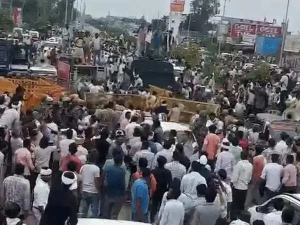 मप्र:&nbsp;मूंग की शत-प्रतिशत खरीदी की मांग पर किसानों का भोपाल कूच, होशंगाबाद रोड पर पुलिस से आमना-सामना