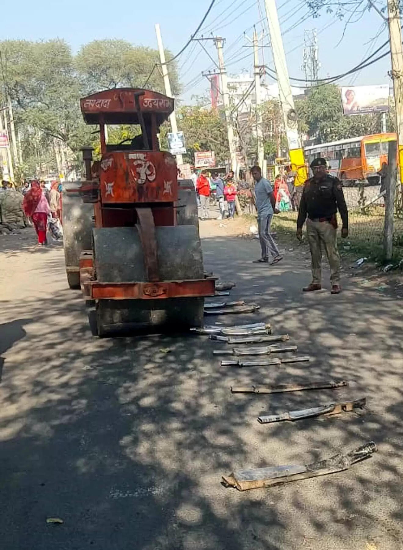 गुरुग्राम: बुलेट पटाखा बाइक्स के साइलेंसर पर चला बुलडोजर