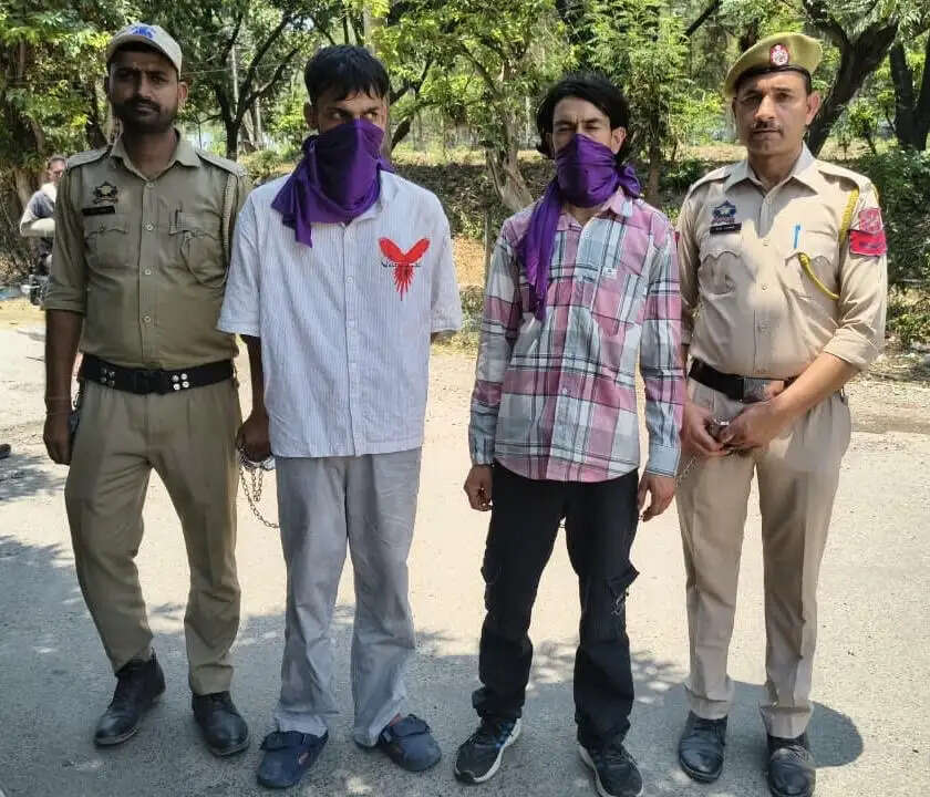 1 किलो चरस के साथ दो नशा तस्कर गिरफ्तार