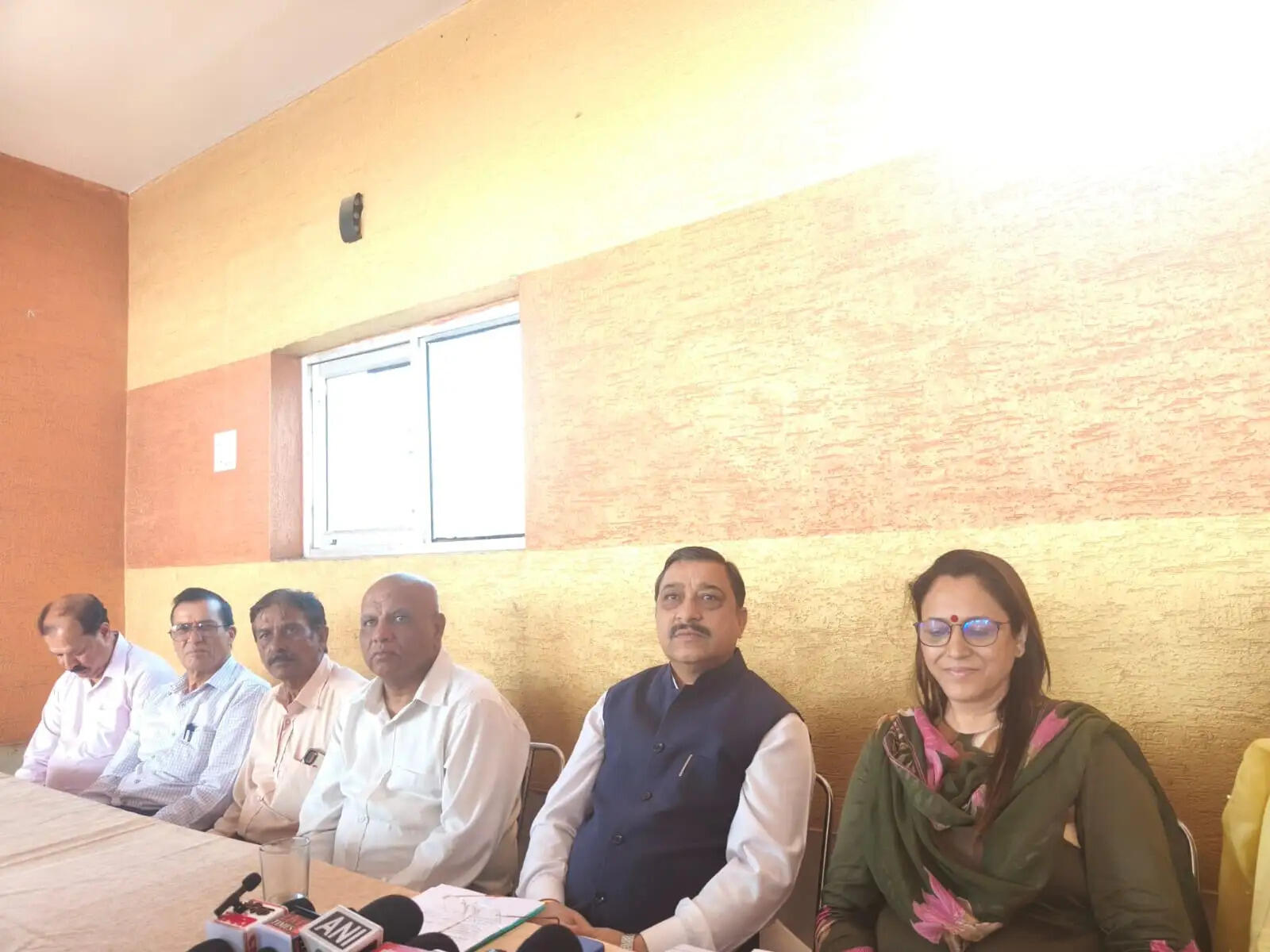 महिला आरक्षण बिल पारित न होने पर भाजपा ने विपक्ष पर साधा निशाना