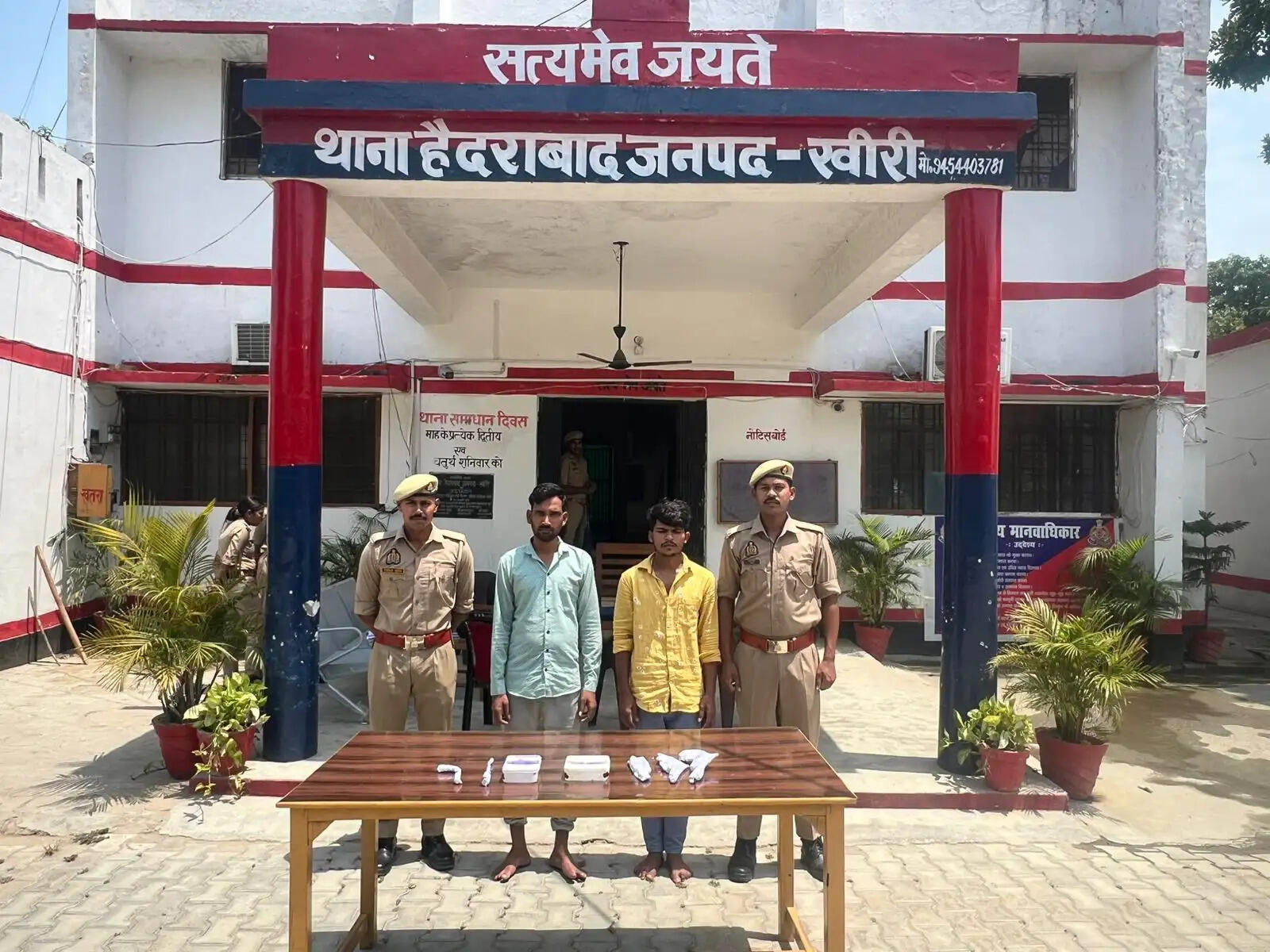 लखीमपुर खीरी में चोरी के माल व अवैध असलहों के साथ 2 शातिर चोर गिरफ्तार