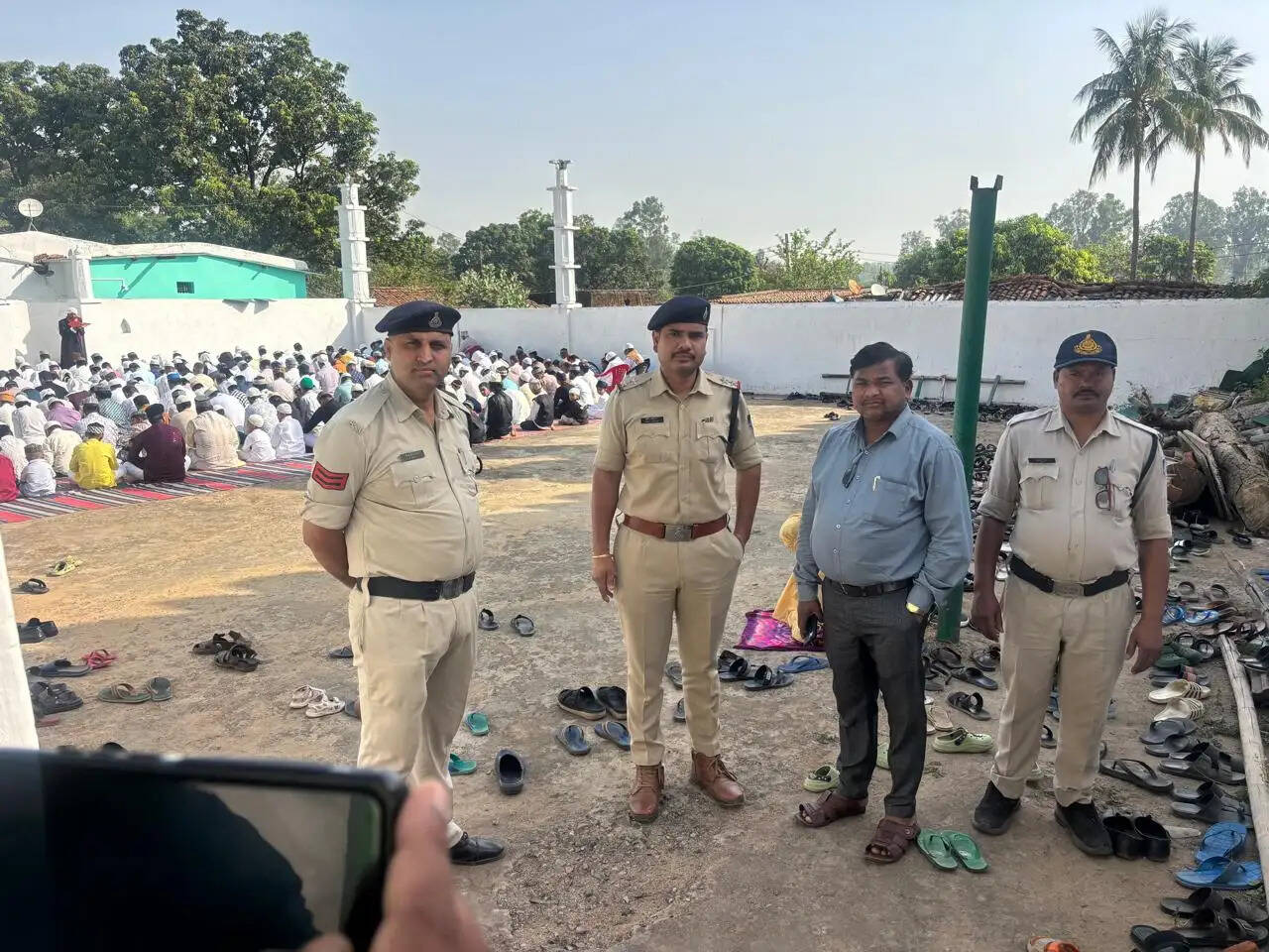 अनूपपुर: ईदगाह में बकरीद की नमाज पढ़ मांगी अमन शांति एवं खुशहाली की दुआ, 29 स्थानों पर सजदा में झुके सिर