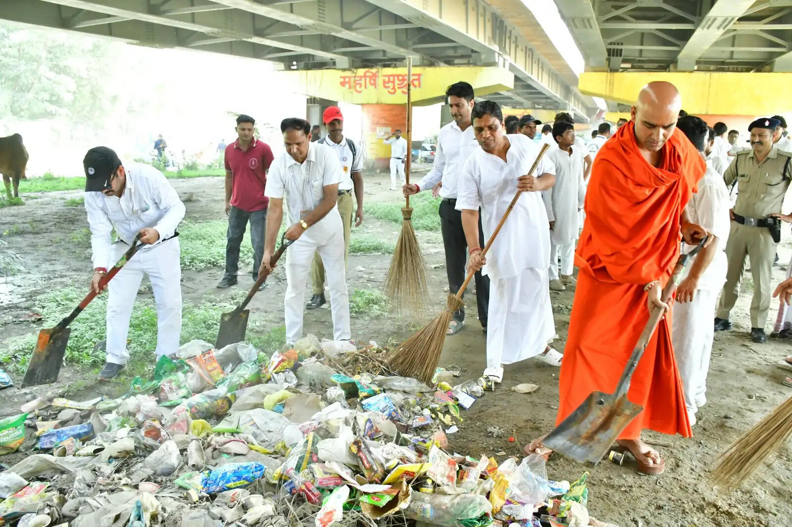 गांधी-शास्त्री जयंती पर पतंजलि विवि ने निकाली स्वच्छता और नशामुक्ति रैली
